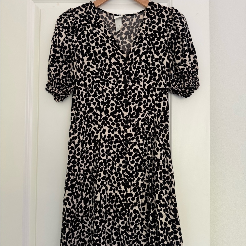 H&M women’s black & tan print button mini dress size XS 0 2